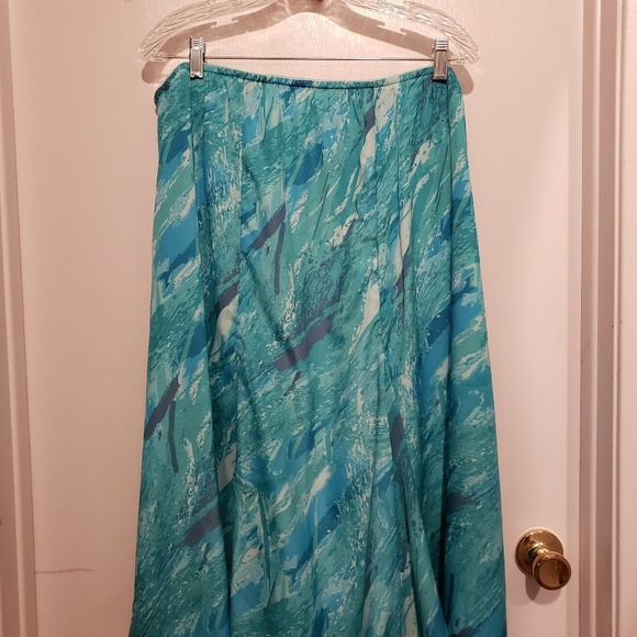 Skirt - Picture 2 of 3